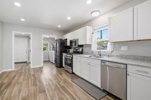 Entry Way - 2720 Leland Ave, Redding, CA 96001 photo 2 of 2