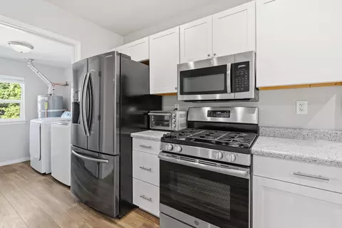 Kitchen - 2720 Leland Ave, Redding, CA 96001 photo 3 of 3