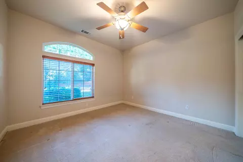 Bedroom - 4930 Yellowstone Dr, Redding, CA 96002 photo 5 of 7