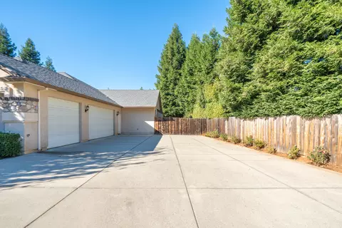 Exterior - 4930 Yellowstone Dr, Redding, CA 96002 photo 5 of 21