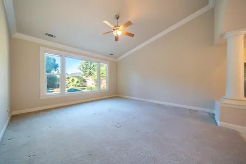 Living - 4930 Yellowstone Dr, Redding, CA 96002 photo 4 of 13