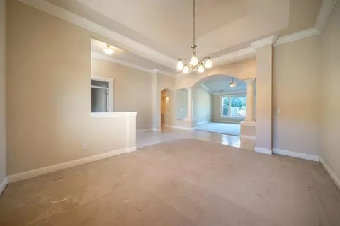 Living - 4930 Yellowstone Dr, Redding, CA 96002 photo 3 of 13