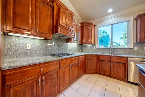 Kitchen - 4930 Yellowstone Dr, Redding, CA 96002 photo 5 of 5