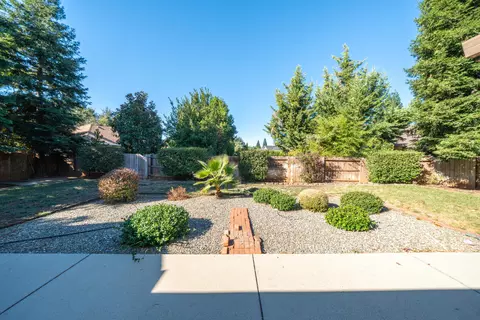Exterior - 4930 Yellowstone Dr, Redding, CA 96002 photo 10 of 21