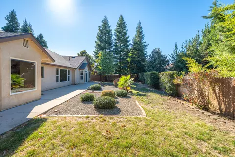Exterior - 4930 Yellowstone Dr, Redding, CA 96002 photo 17 of 21