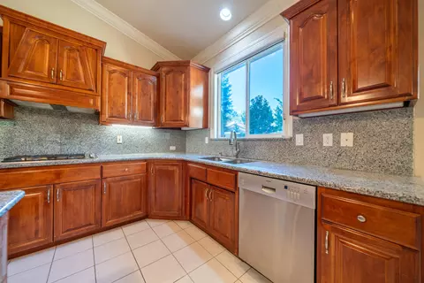 Kitchen - 4930 Yellowstone Dr, Redding, CA 96002 photo 3 of 5