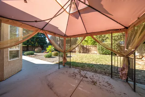 Exterior - 4930 Yellowstone Dr, Redding, CA 96002 photo 20 of 21