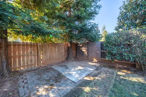 Exterior - 4930 Yellowstone Dr, Redding, CA 96002 photo 13 of 21