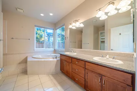 Bath - 4930 Yellowstone Dr, Redding, CA 96002 photo 1 of 5