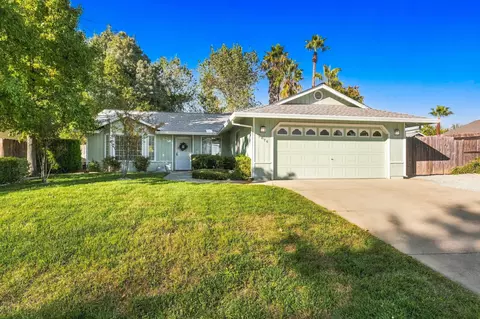 2876 Antigua Dr, Redding, CA 96003