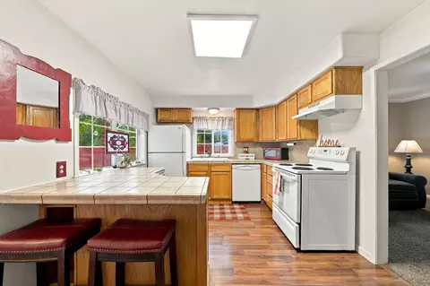 Kitchen - 110 Churn Creek Rd, Redding, CA 96003 photo 3 of 5