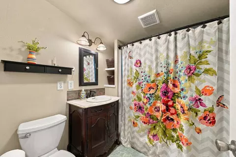 Bath - 110 Churn Creek Rd, Redding, CA 96003 photo 1 of 3