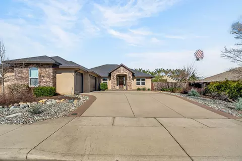 19324 Hollow Ln, Redding, CA 96003