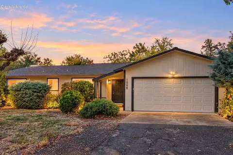 1088 De Moll Dr, Redding, CA 96002