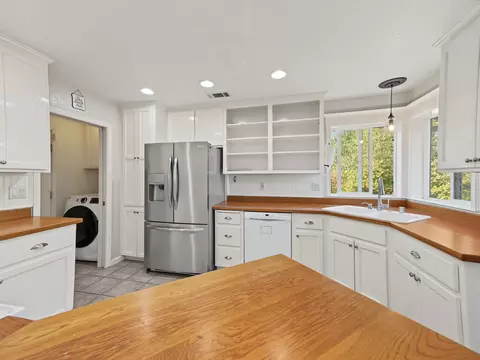 Kitchen - 8634 Simmons Rd, Redding, CA 96001 photo 4 of 5