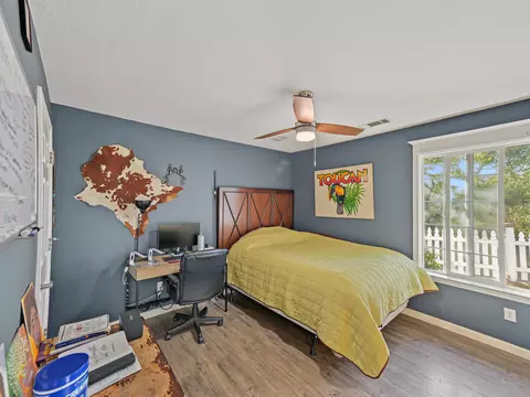 Bedroom - 8634 Simmons Rd, Redding, CA 96001 photo 5 of 6