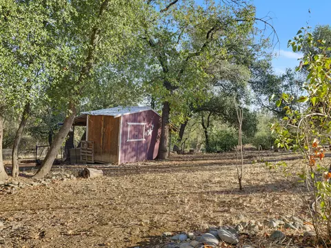 Exterior - 8634 Simmons Rd, Redding, CA 96001 photo 19 of 22