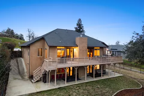 Exterior - 3360 Stanford Dr, Redding, CA 96003 photo 4 of 10