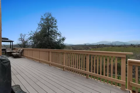 Exterior - 3360 Stanford Dr, Redding, CA 96003 photo 6 of 10