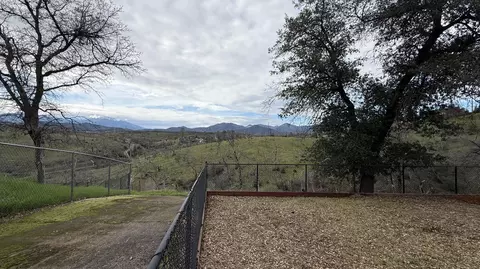Exterior - 3360 Stanford Dr, Redding, CA 96003 photo 7 of 10