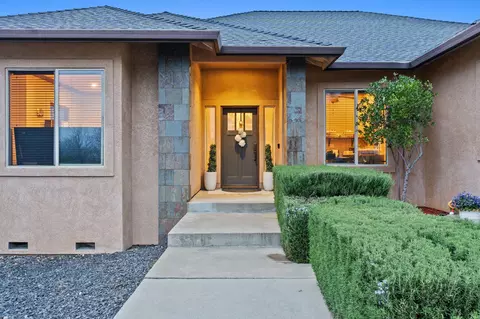 Exterior - 3360 Stanford Dr, Redding, CA 96003 photo 3 of 10