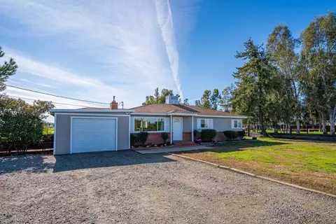 Exterior - 21745 Hatfield Rd, Red Bluff, CA 96080 photo 2 of 16
