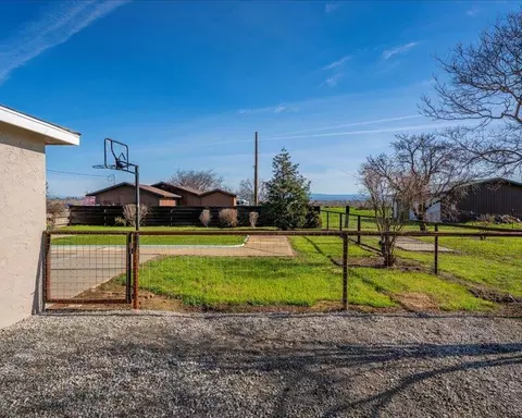 Exterior - 21745 Hatfield Rd, Red Bluff, CA 96080 photo 12 of 16