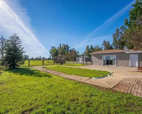 Exterior - 21745 Hatfield Rd, Red Bluff, CA 96080 photo 15 of 16