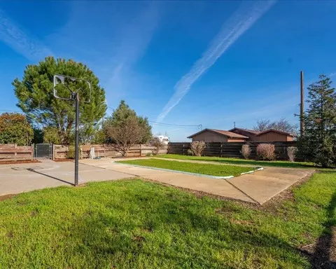 Exterior - 21745 Hatfield Rd, Red Bluff, CA 96080 photo 13 of 16