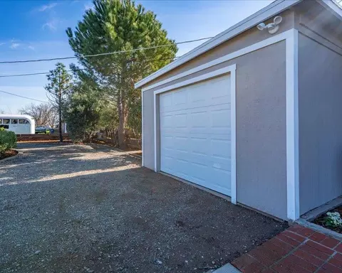Exterior - 21745 Hatfield Rd, Red Bluff, CA 96080 photo 4 of 16