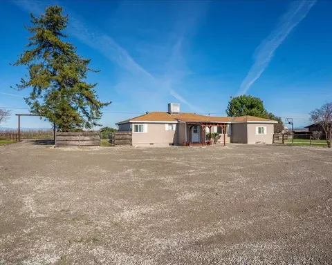 Exterior - 21745 Hatfield Rd, Red Bluff, CA 96080 photo 11 of 16