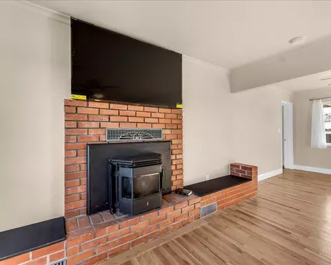 Living - 21745 Hatfield Rd, Red Bluff, CA 96080 photo 3 of 5
