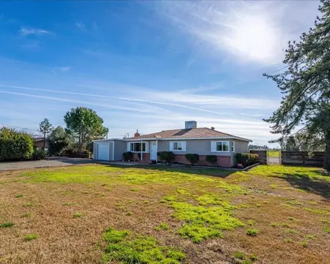 Exterior - 21745 Hatfield Rd, Red Bluff, CA 96080 photo 6 of 16