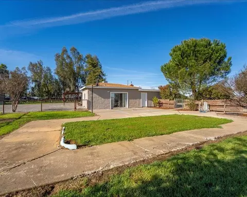 Exterior - 21745 Hatfield Rd, Red Bluff, CA 96080 photo 14 of 16
