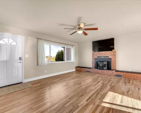 Living - 21745 Hatfield Rd, Red Bluff, CA 96080 photo 2 of 5