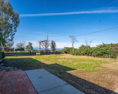 Exterior - 21745 Hatfield Rd, Red Bluff, CA 96080 photo 7 of 16