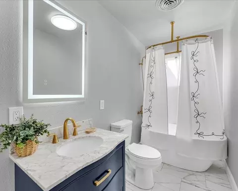 Bath - 21745 Hatfield Rd, Red Bluff, CA 96080 photo 3 of 4