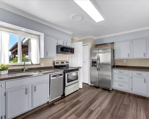 Kitchen - 21745 Hatfield Rd, Red Bluff, CA 96080 photo 2 of 5