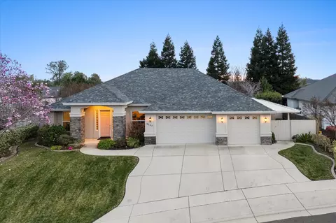 3243 Stanford Dr, Redding, CA 96003