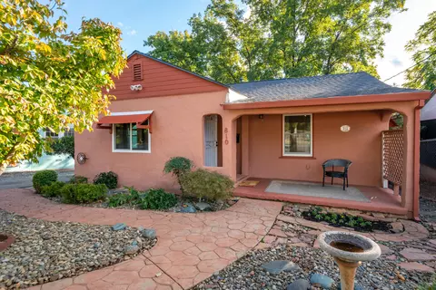 810 Lakeview Dr, Redding, CA 96001