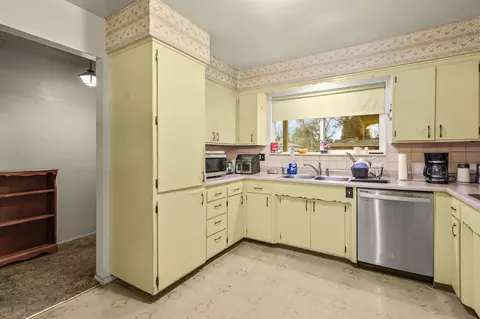 Kitchen - 6725 Reflection St, Redding, CA 96001 photo 1 of 3