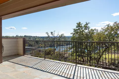 Exterior - 960 River Bend Rd, Redding, CA 96003 photo 8 of 24