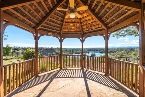 View/Area - 960 River Bend Rd, Redding, CA 96003 photo 7 of 52