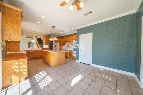 Kitchen - 960 River Bend Rd, Redding, CA 96003 photo 9 of 9