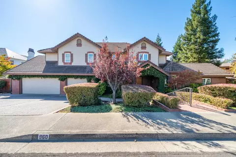 Exterior - 960 River Bend Rd, Redding, CA 96003 photo 4 of 24