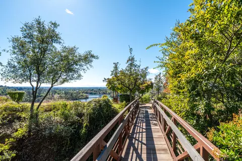 View/Area - 960 River Bend Rd, Redding, CA 96003 photo 4 of 52