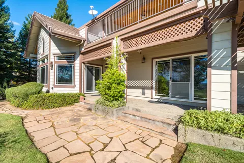 Exterior - 960 River Bend Rd, Redding, CA 96003 photo 10 of 24