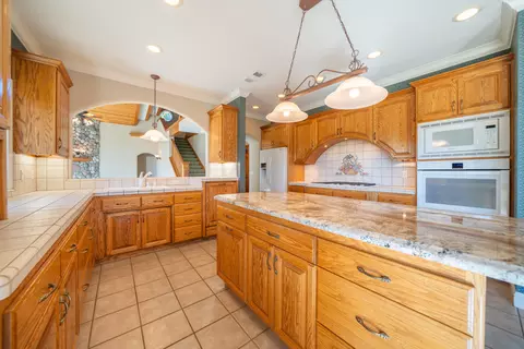 Kitchen - 960 River Bend Rd, Redding, CA 96003 photo 3 of 9