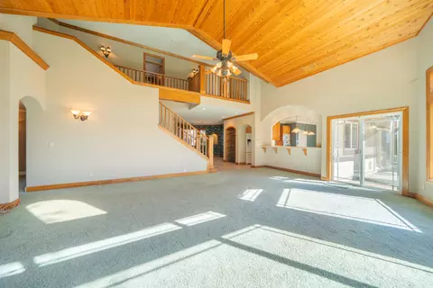 Living - 960 River Bend Rd, Redding, CA 96003 photo 3 of 7