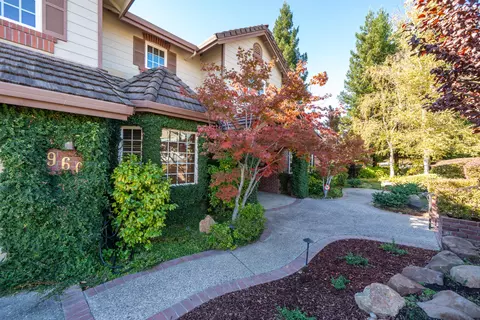 Exterior - 960 River Bend Rd, Redding, CA 96003 photo 6 of 24